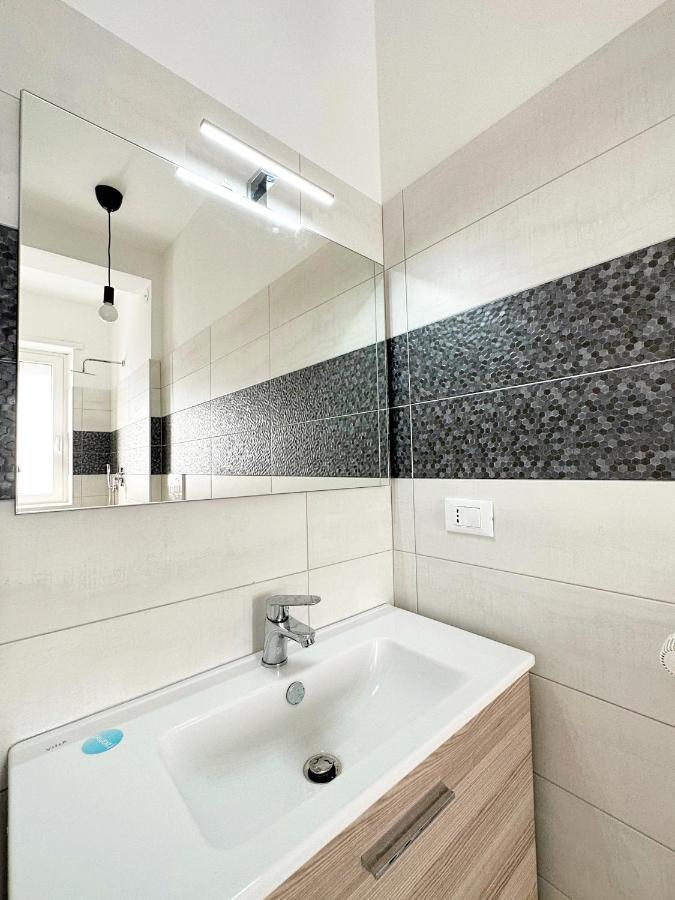 Wh - Cuore Home - Attico Monolocale Con Parcheggio Gratuito - 5 Minuti Dal Centro - Wifi Санремо Экстерьер фото