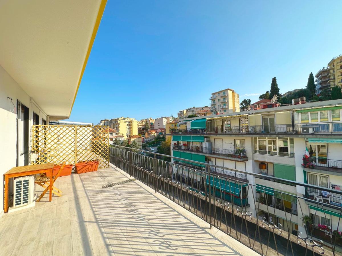 Wh - Cuore Home - Attico Monolocale Con Parcheggio Gratuito - 5 Minuti Dal Centro - Wifi Санремо Экстерьер фото