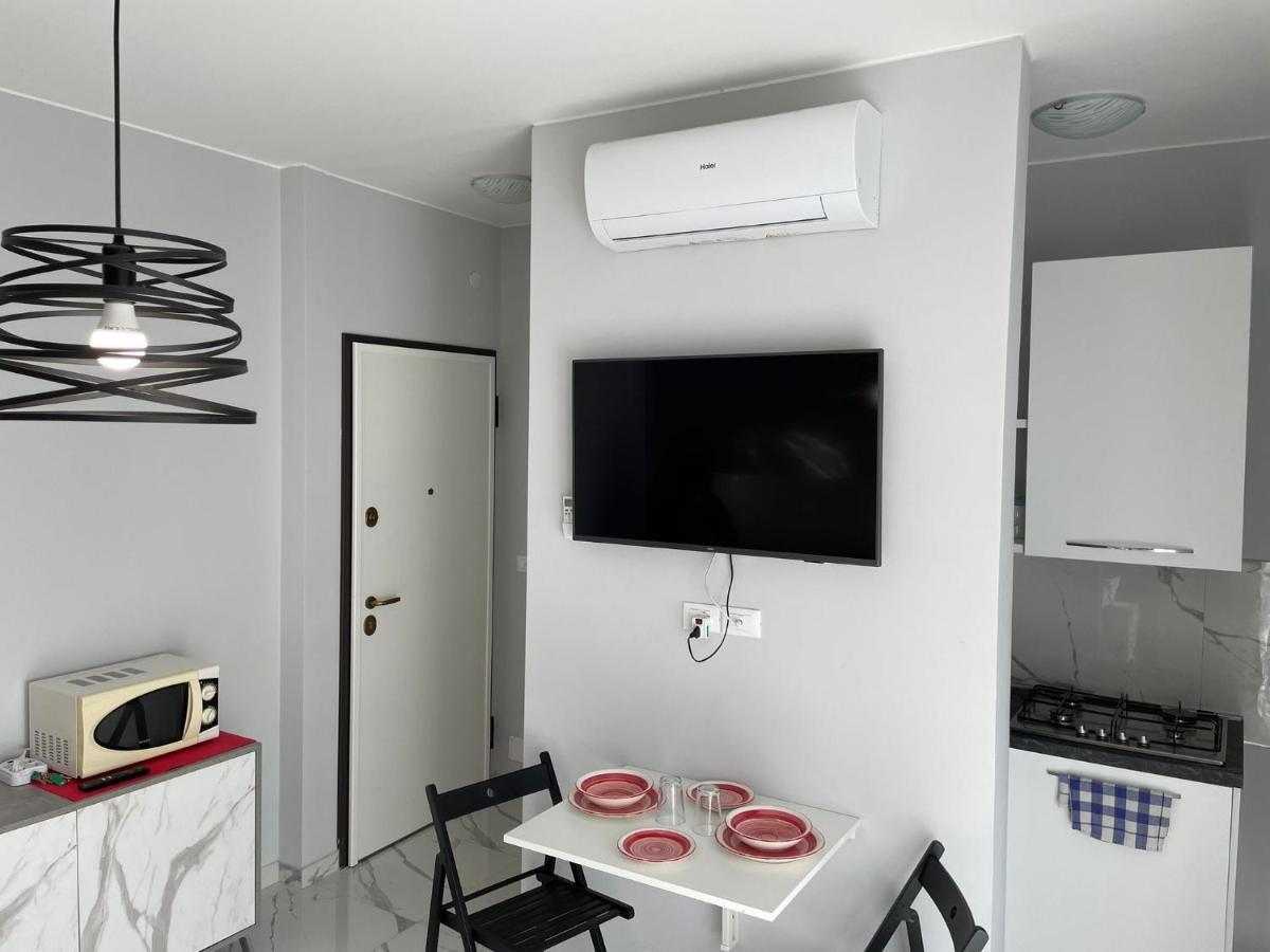 Wh - Cuore Home - Attico Monolocale Con Parcheggio Gratuito - 5 Minuti Dal Centro - Wifi Санремо Экстерьер фото