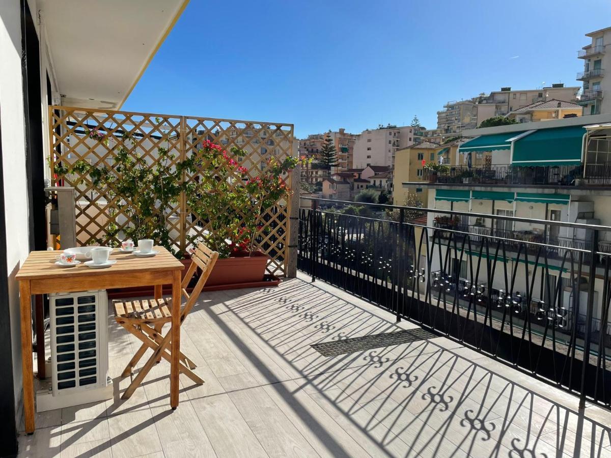 Wh - Cuore Home - Attico Monolocale Con Parcheggio Gratuito - 5 Minuti Dal Centro - Wifi Санремо Экстерьер фото