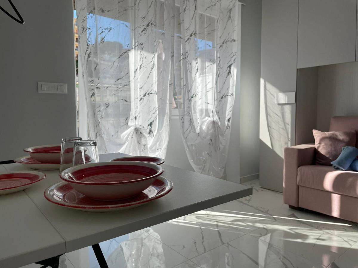 Wh - Cuore Home - Attico Monolocale Con Parcheggio Gratuito - 5 Minuti Dal Centro - Wifi Санремо Экстерьер фото