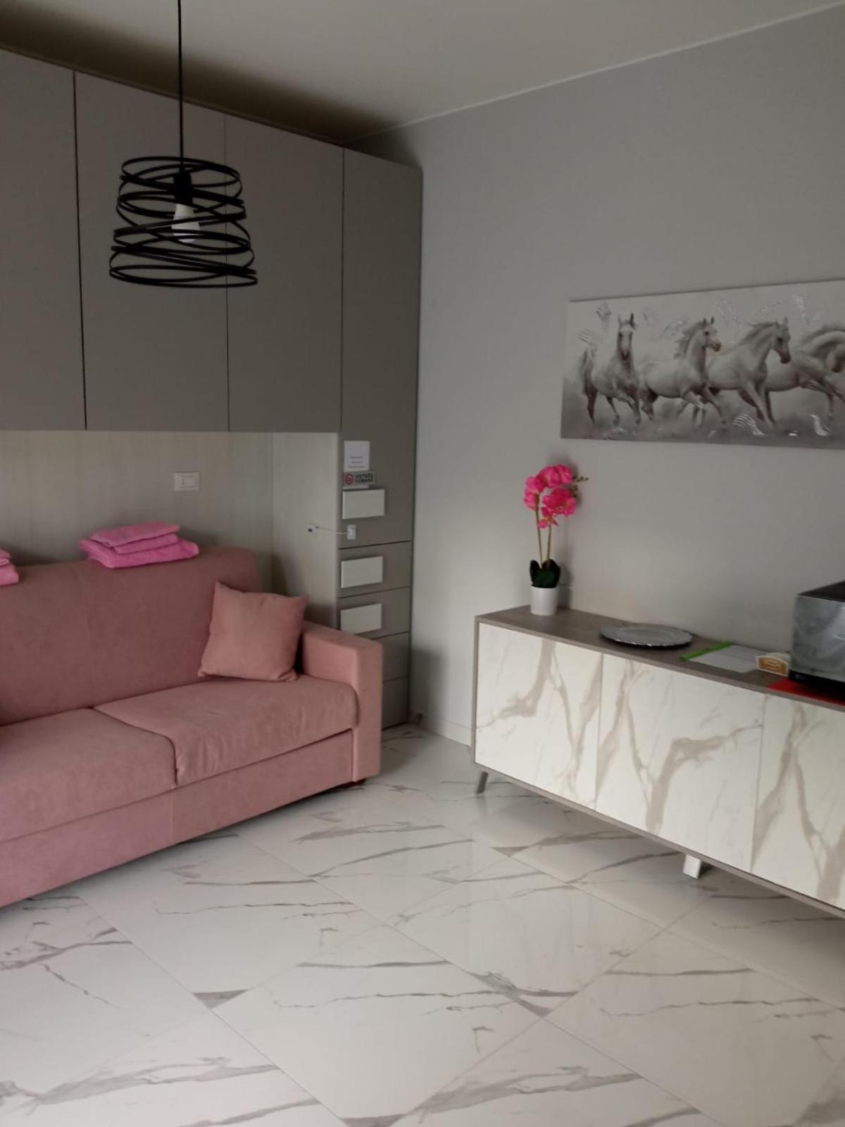 Wh - Cuore Home - Attico Monolocale Con Parcheggio Gratuito - 5 Minuti Dal Centro - Wifi Санремо Экстерьер фото